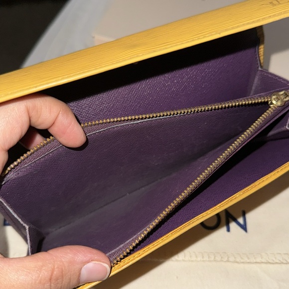 LV YELLOW EPI SARAH WALLET - Picture 5 of 6